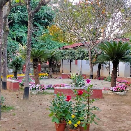 Chhuti Holiday Resort ボルプル エクステリア 写真