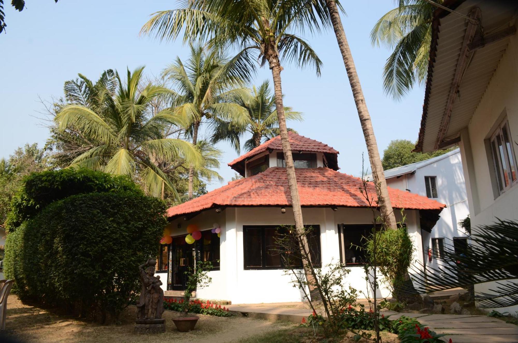 Chhuti Holiday Resort ボルプル エクステリア 写真