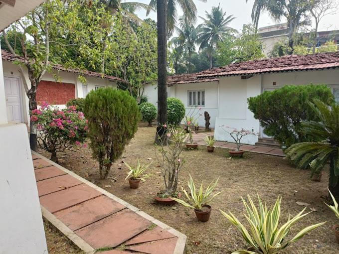 Chhuti Holiday Resort ボルプル エクステリア 写真