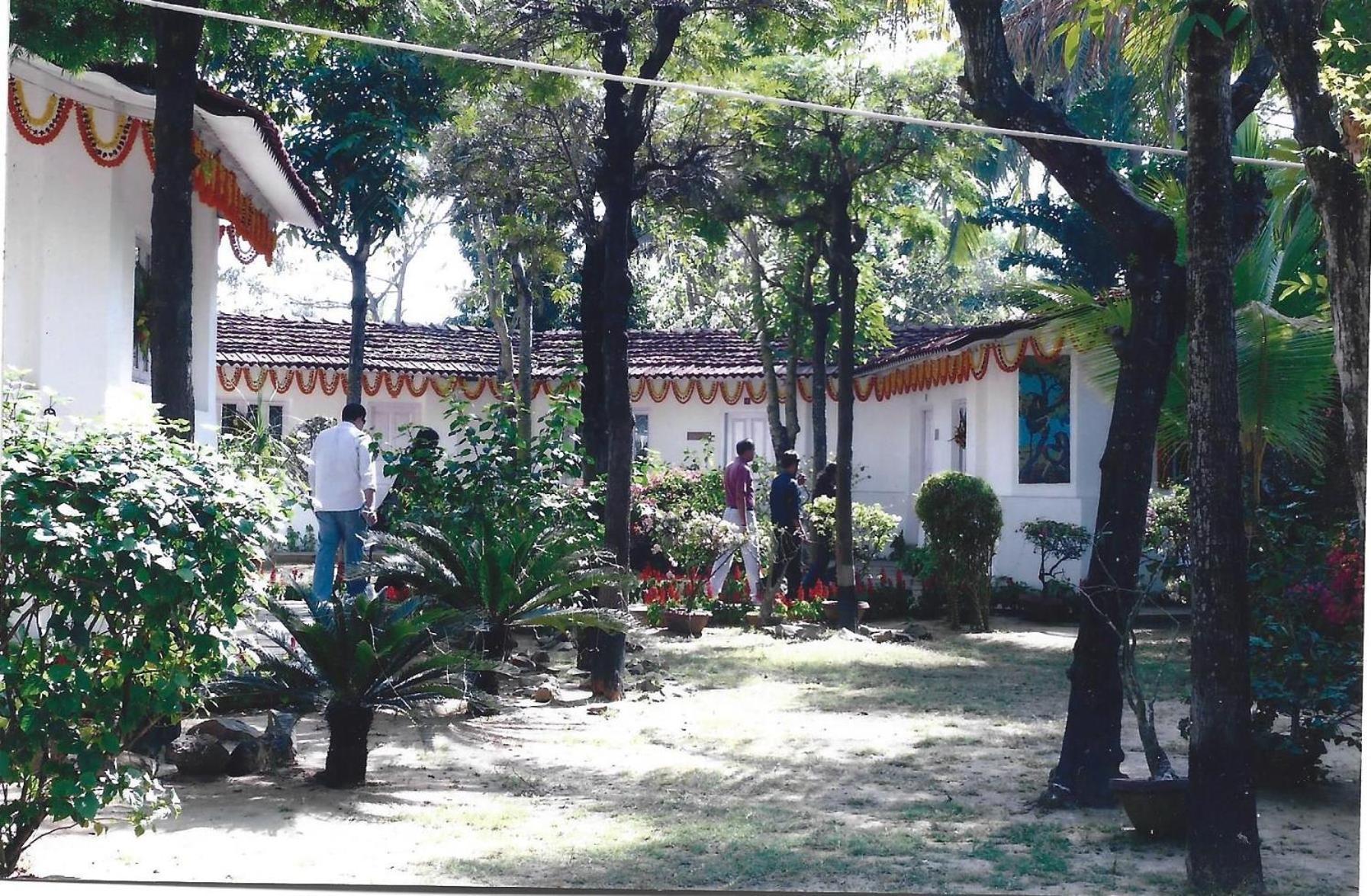 Chhuti Holiday Resort ボルプル エクステリア 写真