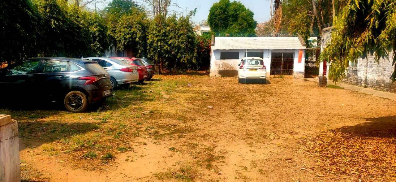 Chhuti Holiday Resort ボルプル エクステリア 写真